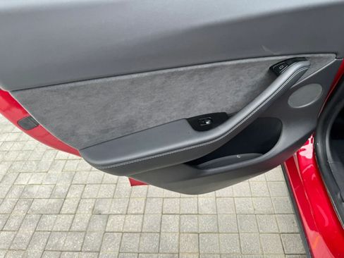 Used 2024 Tesla Model Y Long Range RWD image 19