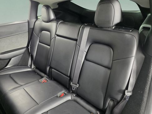 Used 2023 Tesla Model Y Long Range image 18