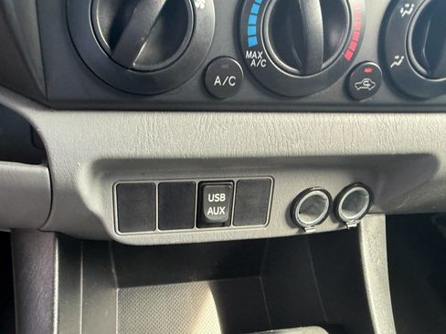 Used 2015 Toyota Tacoma 2WD Access Cab w/ Convenience Package image 17