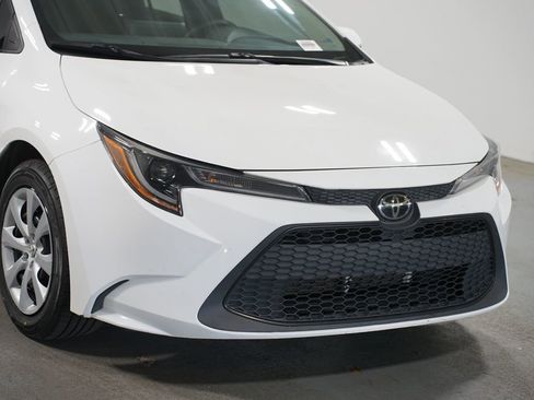 Certified 2022 Toyota Corolla LE FWD image 4