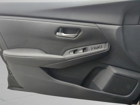 Used 2025 Nissan Sentra SV image 18