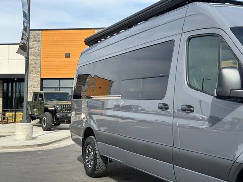 Used 2020 Mercedes-Benz Sprinter 2500 image 3