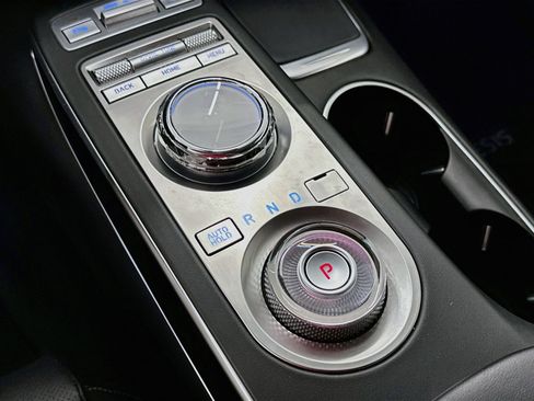 Used 2025 Genesis GV70 2.5T AWD/4WD image 25