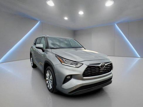 Certified 2024 Toyota Highlander Limited AWD/4WD image 22