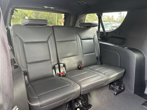 Used 2024 Chevrolet Suburban Premier RWD image 19