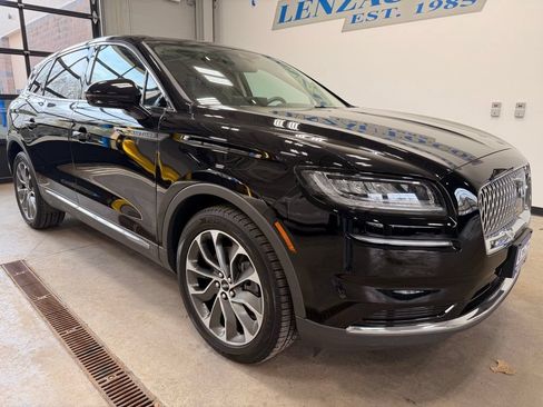 Used 2023 Lincoln Nautilus Reserve AWD/4WD image 2
