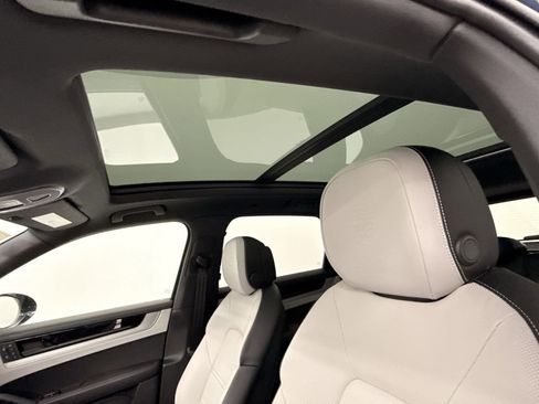 New 2025 Porsche Cayenne image 14