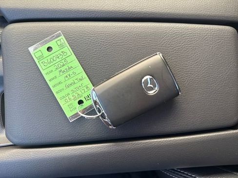 Used 2025 MAZDA MX-5 Miata RF Grand Touring image 25