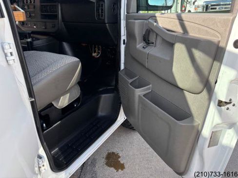 Used 2016 Chevrolet Express 2500 RWD image 29