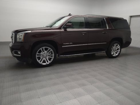 Used 2017 GMC Yukon XL SLT w/ Premium Edition image 2