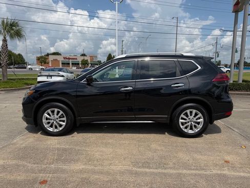 Used 2018 Nissan Rogue SV w/ Premium Package FWD image 2