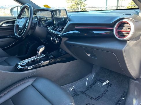 Used 2024 Chevrolet Trax RS w/ Driver Confidence Package image 8