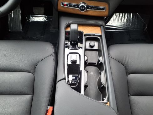 Certified 2025 Volvo XC90 T8 Plus w/ Protection Package AWD/4WD image 21