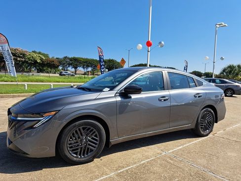 Used 2026 Nissan Sentra SV w/ SV Convenience Package FWD image 9