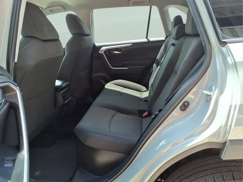 Used 2022 Toyota RAV4 XLE AWD/4WD image 22