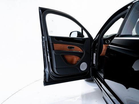 New 2025 Bentley Bentayga Extended Wheelbase image 10