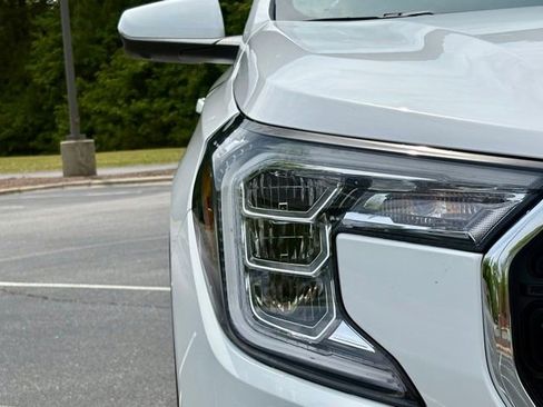 Used 2023 GMC Terrain SLT w/ Tech Package FWD image 13