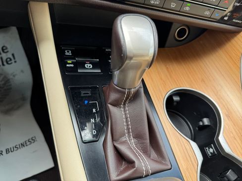 Used 2019 Lexus RX 350L w/ Premium Package image 8