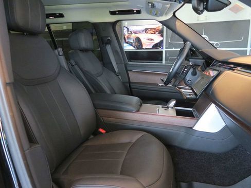 Used 2025 Land Rover Range Rover SE AWD/4WD image 25