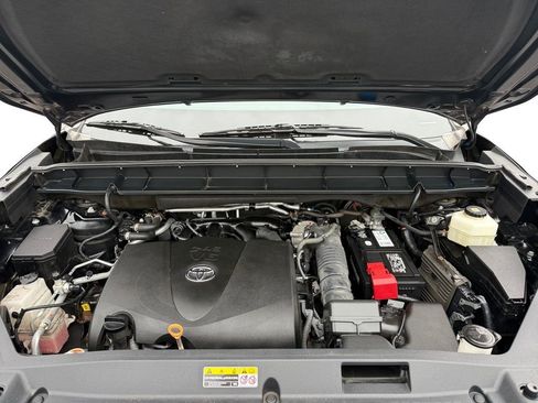 Used 2020 Toyota Highlander XLE AWD/4WD image 28