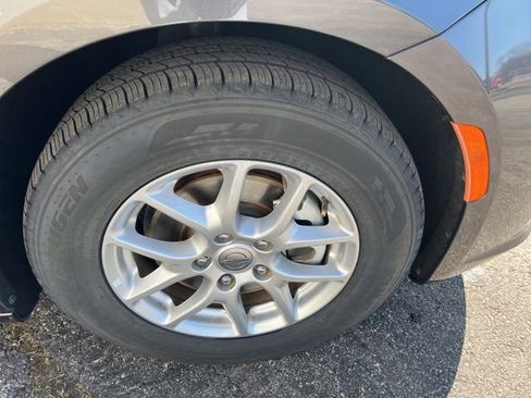 Used 2023 Chrysler Pacifica Touring-L image 24