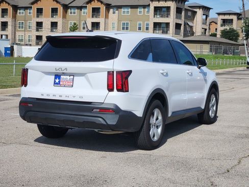 Used 2022 Kia Sorento LX FWD image 4