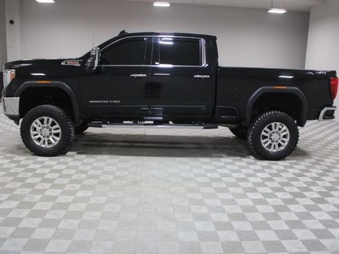 Used 2020 GMC Sierra 3500 SLT w/ SLT Convenience Package image 9