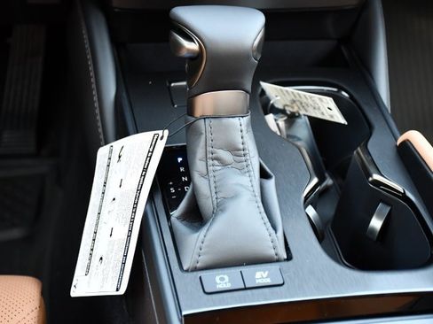 New 2025 Lexus ES 300h w/ Luxury Package image 27