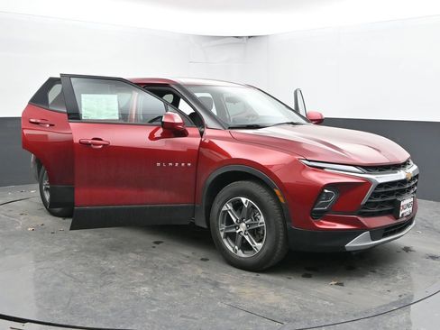 Used 2025 Chevrolet Blazer LT image 53