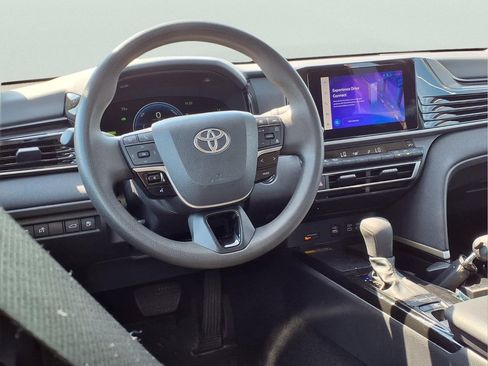 Used 2025 Toyota Camry LE FWD image 11
