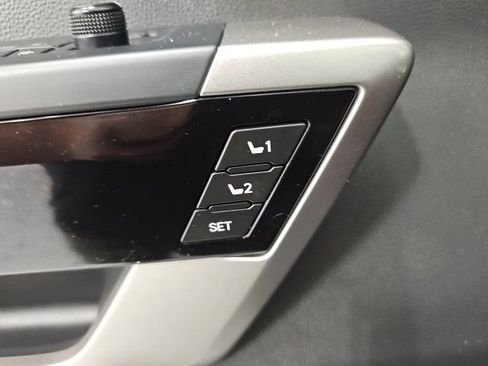 Used 2025 Toyota Tundra Limited AWD/4WD image 14
