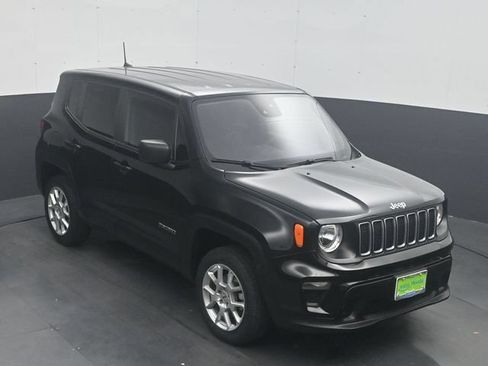 Used 2023 Jeep Renegade Latitude AWD/4WD image 19