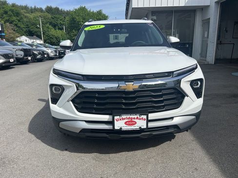 Used 2025 Chevrolet TrailBlazer LT w/ Driver Confidence Package AWD/4WD image 3