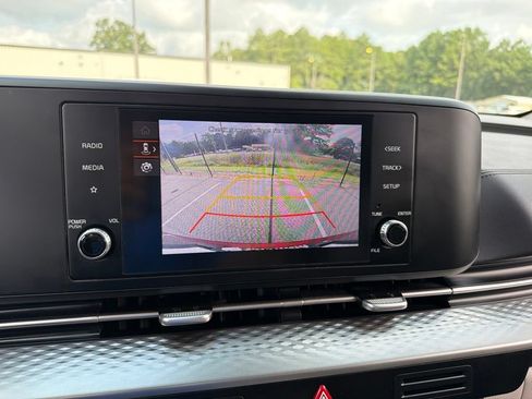 Certified 2024 Kia Carnival LX FWD image 11