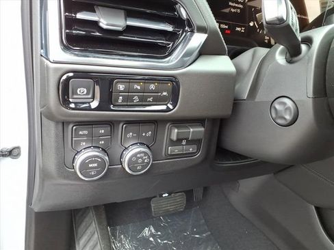 New 2026 GMC Yukon XL Denali w/ Denali Reserve Package image 32