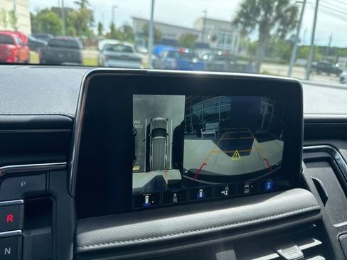 Used 2022 Chevrolet Tahoe Z71 w/ Luxury Package image 3