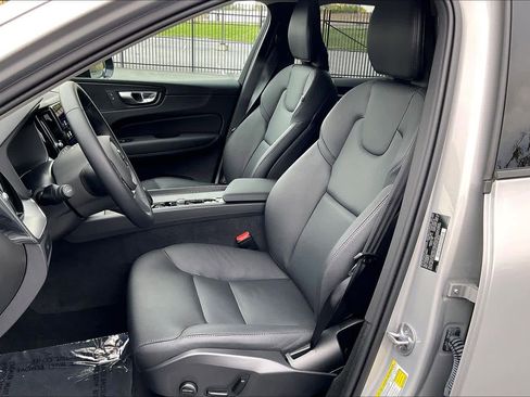 Used 2025 Volvo XC60 B5 Core w/ Climate Package image 28