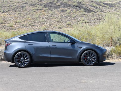 Used 2021 Tesla Model Y Performance AWD/4WD image 9