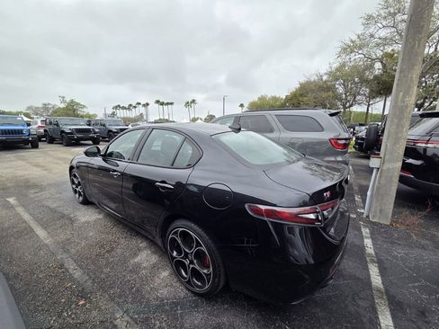Used 2024 Alfa Romeo Giulia Veloce image 5