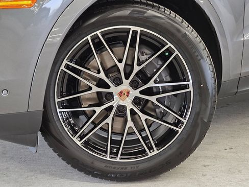 Certified 2026 Porsche Cayenne Coupe AWD/4WD image 24