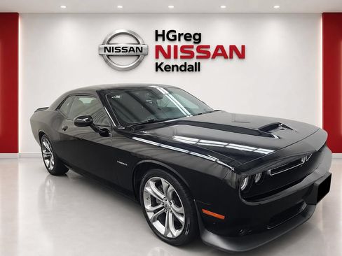 Used 2022 Dodge Challenger R/T RWD image 3