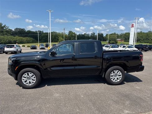 Used 2023 Nissan Frontier SV image 6