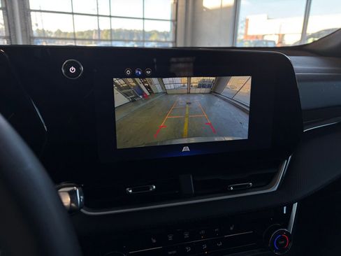 Used 2025 Chevrolet Equinox LT image 17