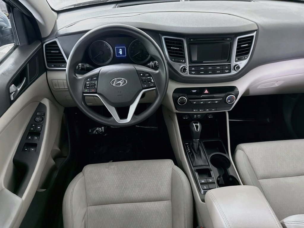 Used 2017 Hyundai Tucson SE w/ SE Popular Package 02 AWD/4WD image 3