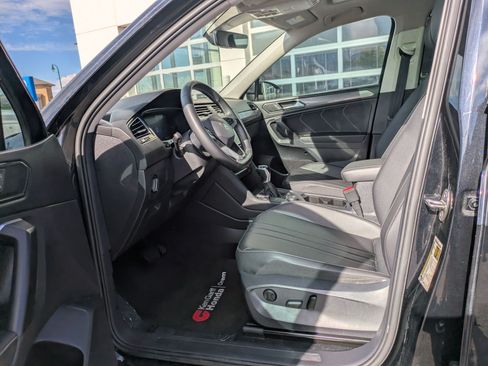 Used 2022 Volkswagen Tiguan SE AWD/4WD image 19