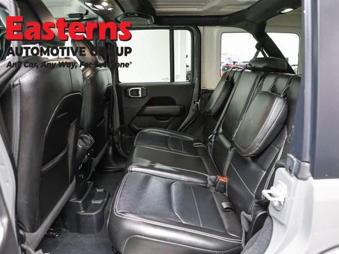 Used 2022 Jeep Wrangler Unlimited Sahara w/ Cold Weather Group AWD/4WD image 21