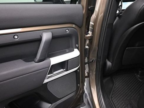 Used 2020 Land Rover Defender 110 SE AWD/4WD image 17