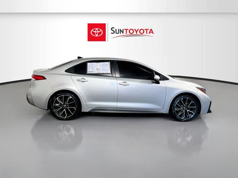 Used 2021 Toyota Corolla SE FWD image 2
