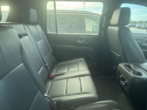 Used 2023 Chevrolet Suburban RST w/ Luxury Package AWD/4WD image 17