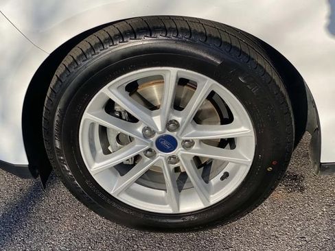 Certified 2018 Ford Focus SE image 13